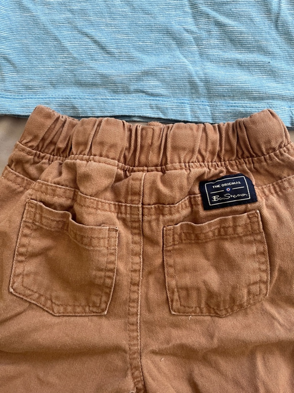 Boys 24month Color-block Short Sleeve Henley Top & Tan Cargo Shorts Set - Picture 5 of 5